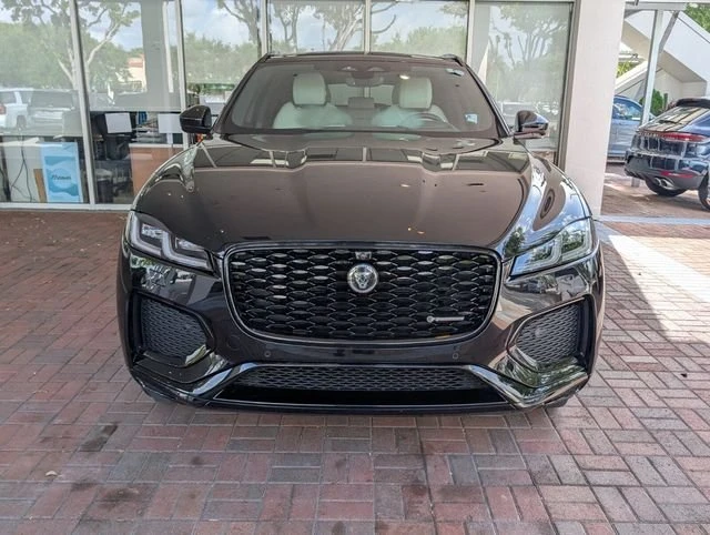 2025 Jaguar F-Pace - Image 2 of 19