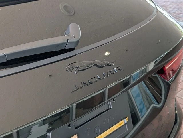 2025 Jaguar F-Pace - Image 15 of 19