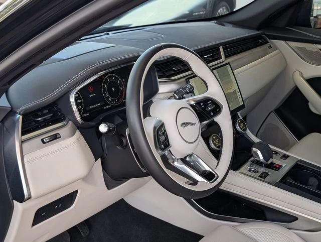 2025 Jaguar F-Pace - Image 11 of 19