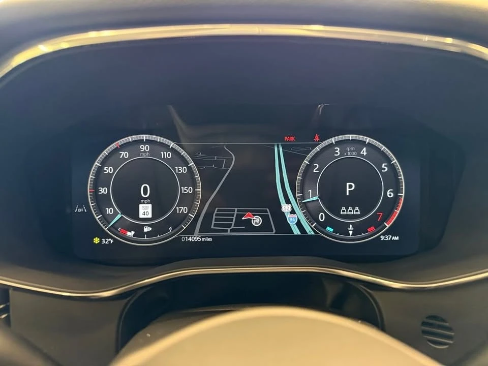 2025 Jaguar F-Pace - Image 17 of 20