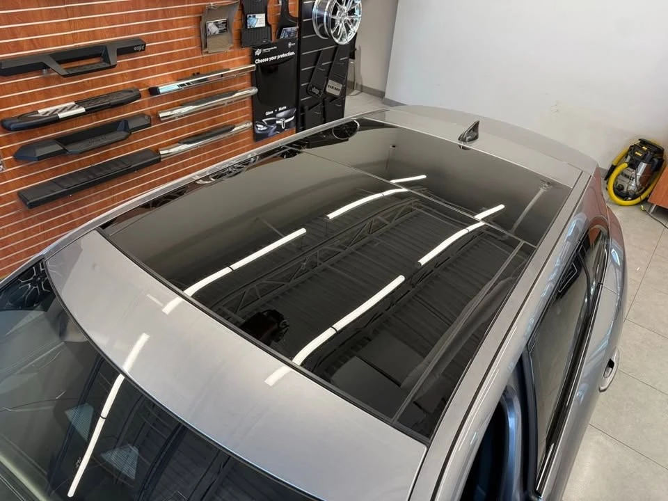 2025 Jaguar F-Pace - Image 9 of 19