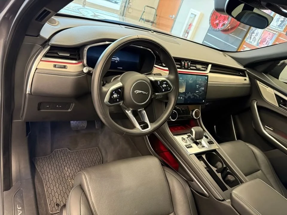 2025 Jaguar F-Pace - Image 12 of 19