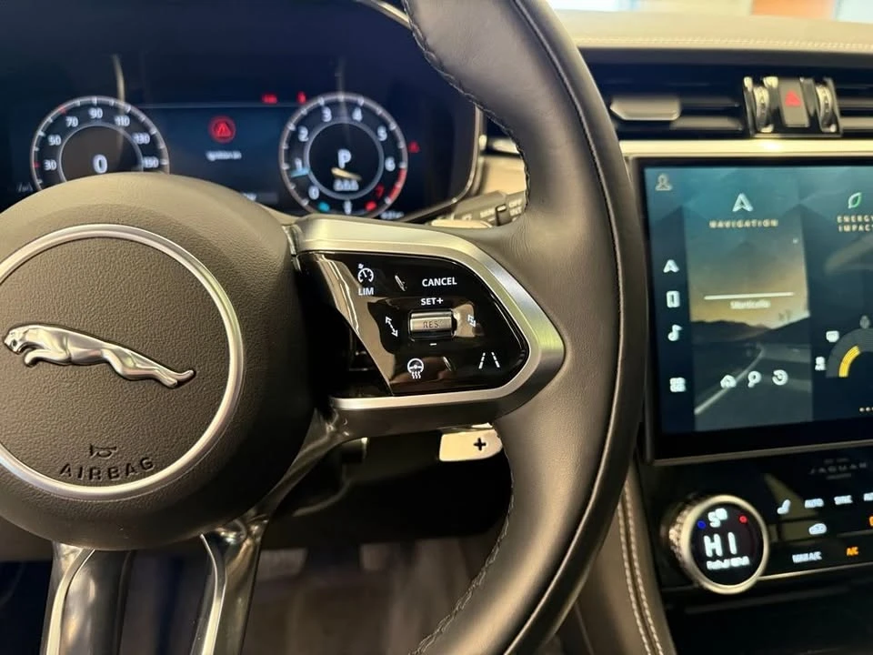 2025 Jaguar F-Pace - Image 18 of 19