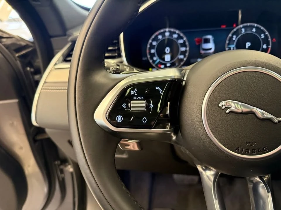 2025 Jaguar F-Pace - Image 17 of 19