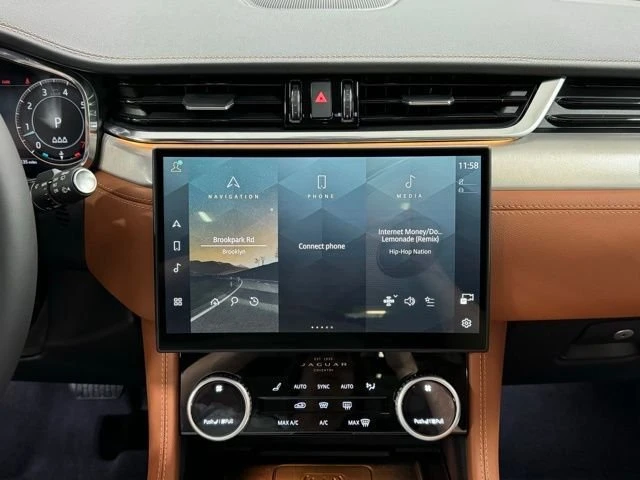 2025 Jaguar F-Pace - Image 15 of 18