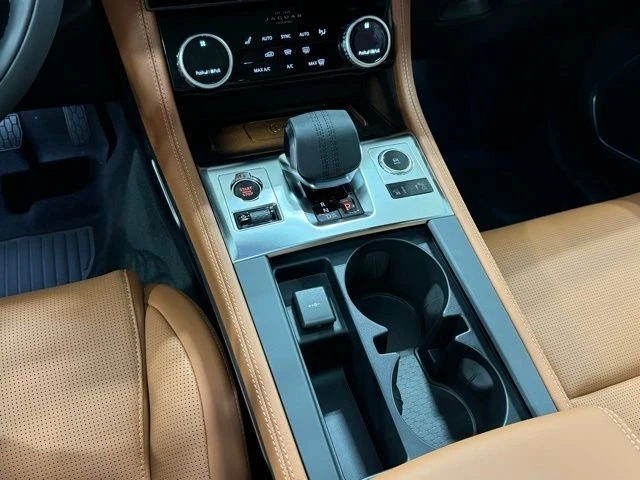 2025 Jaguar F-Pace - Image 14 of 18