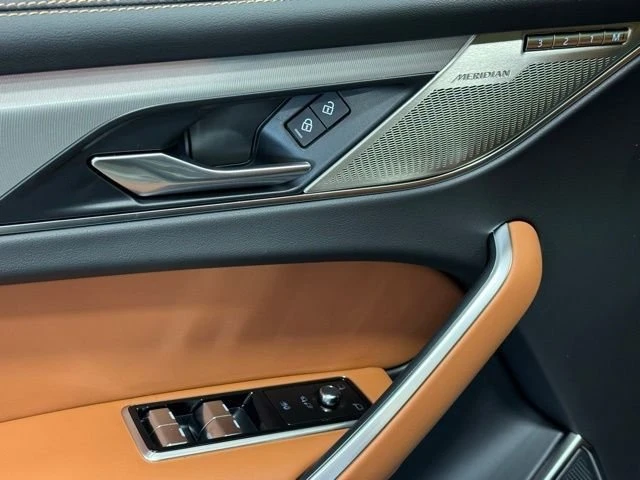 2025 Jaguar F-Pace - Image 10 of 18