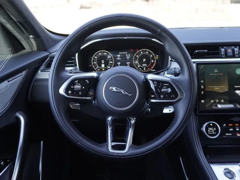 2025 Jaguar F-Pace - Image 11 of 20