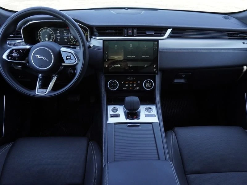 2025 Jaguar F-Pace - Image 14 of 20
