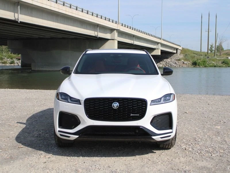 2025 Jaguar F-Pace - Image 2 of 18