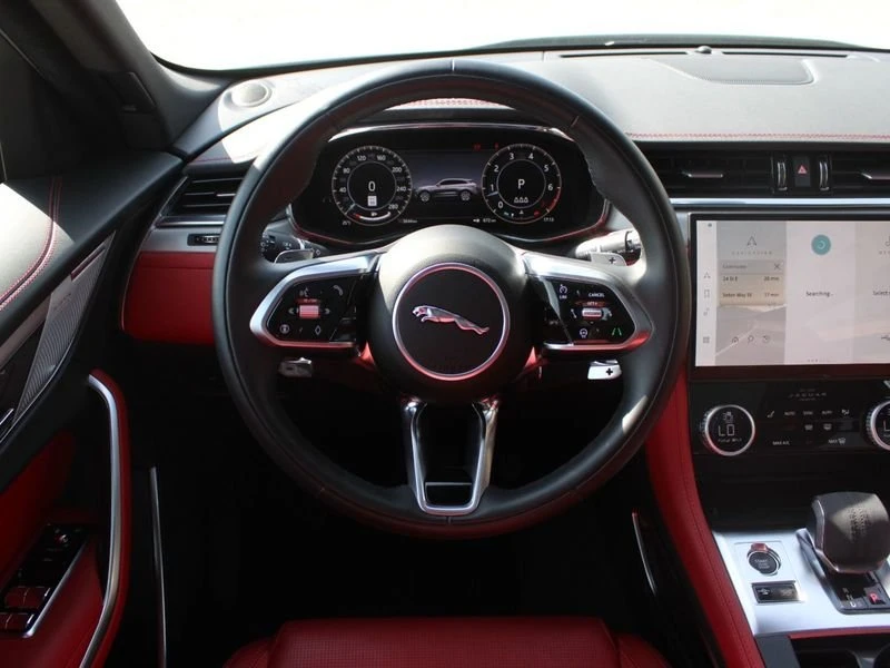 2025 Jaguar F-Pace - Image 7 of 18