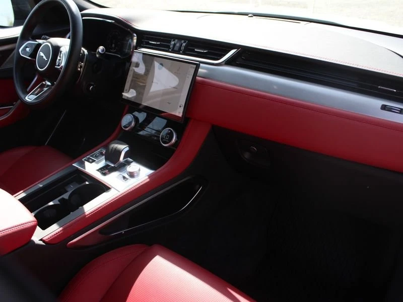 2025 Jaguar F-Pace - Image 9 of 18