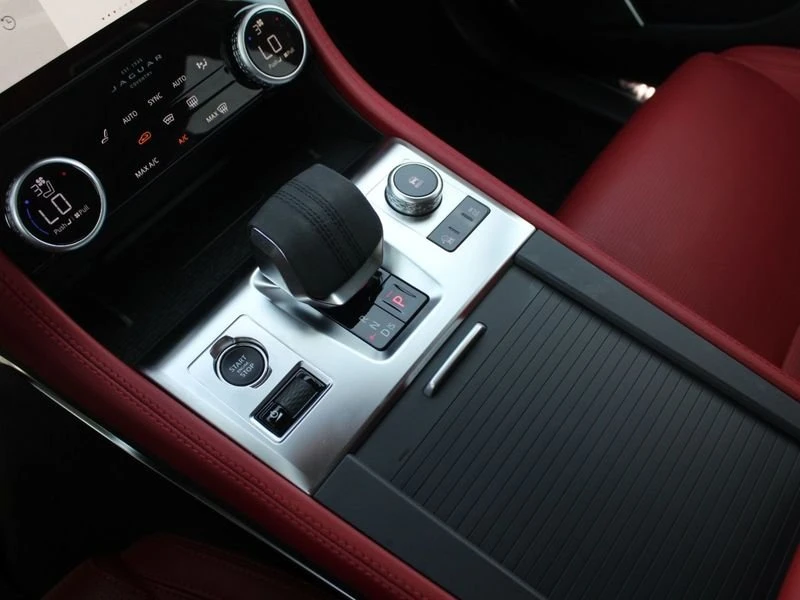 2025 Jaguar F-Pace - Image 13 of 18