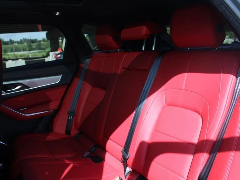 2025 Jaguar F-Pace - Image 16 of 18
