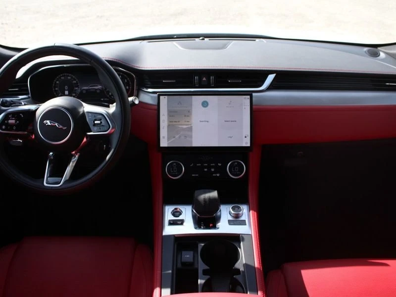 2025 Jaguar F-Pace - Image 10 of 18