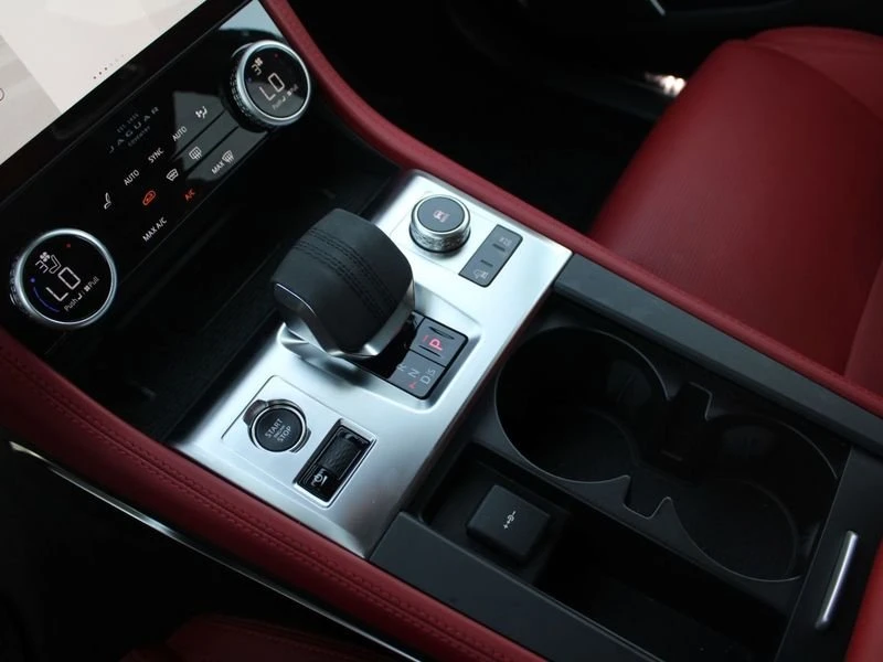 2025 Jaguar F-Pace - Image 14 of 18