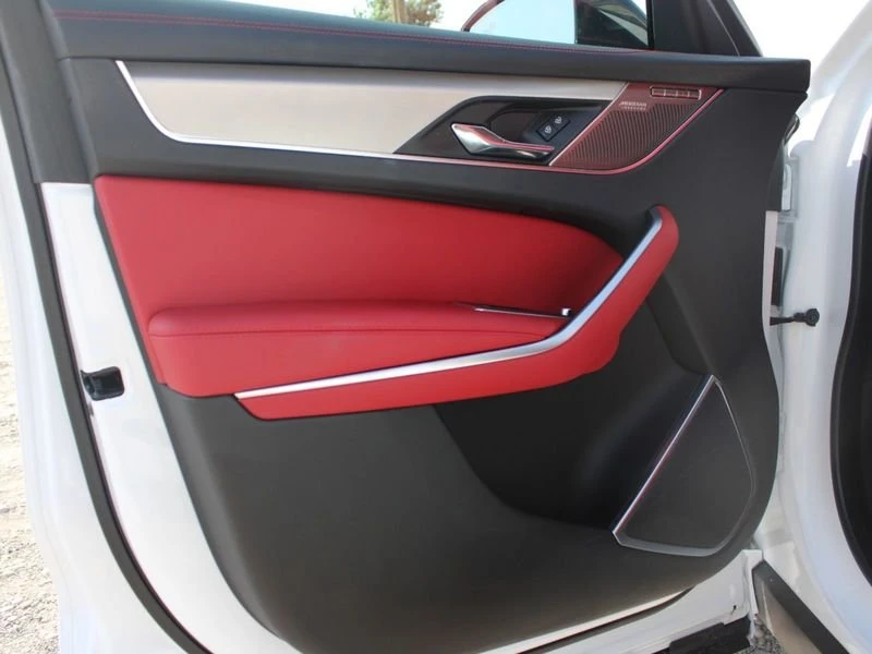 2025 Jaguar F-Pace - Image 17 of 18