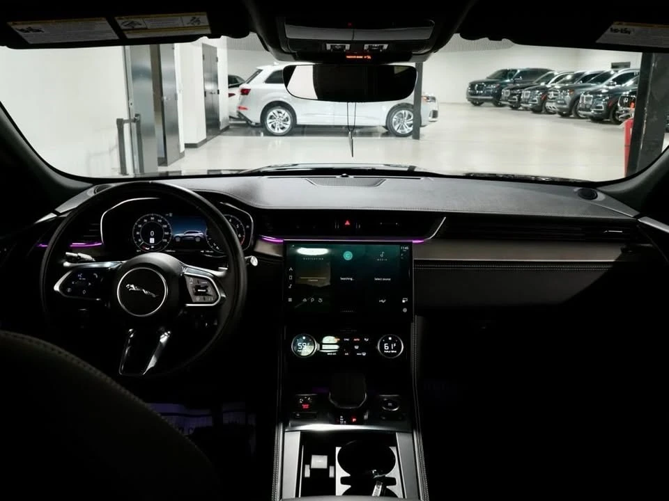 2025 Jaguar F-Pace - Image 15 of 20