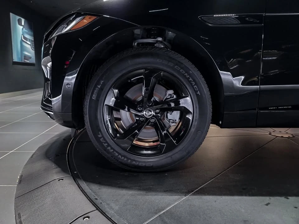 2025 Jaguar F-Pace - Image 9 of 13