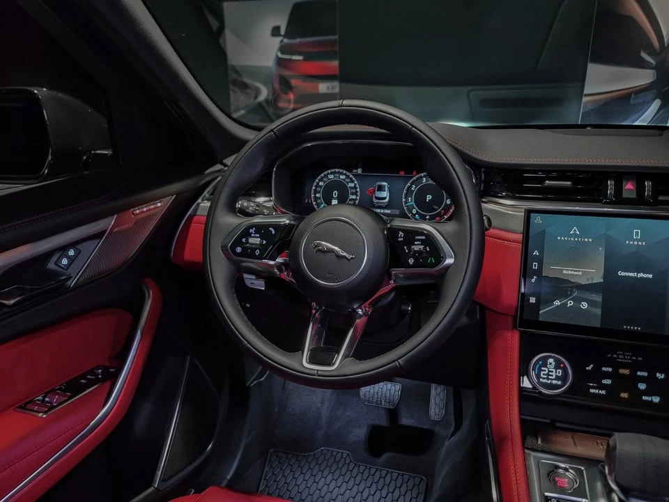 2025 Jaguar F-Pace - Image 10 of 13
