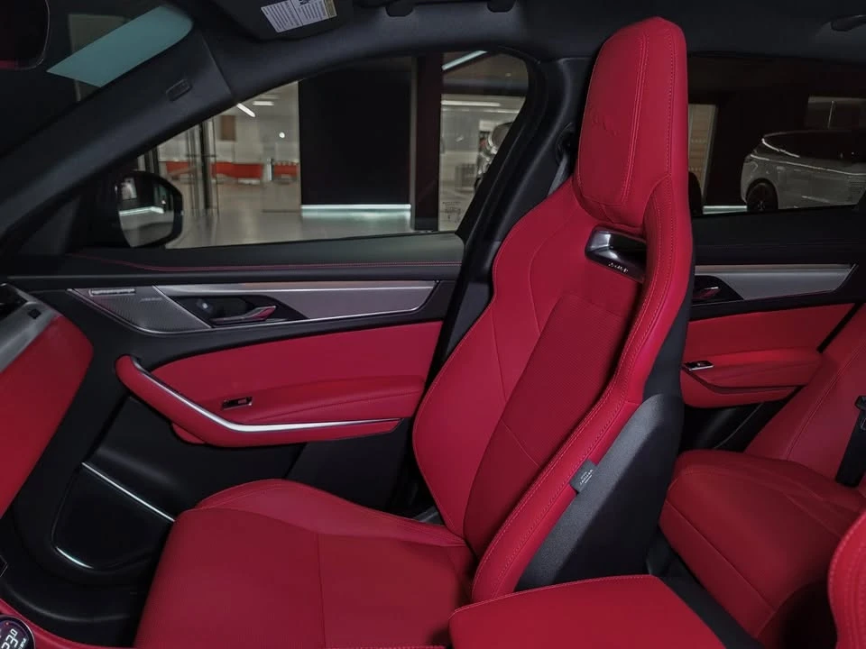 2025 Jaguar F-Pace - Image 12 of 13