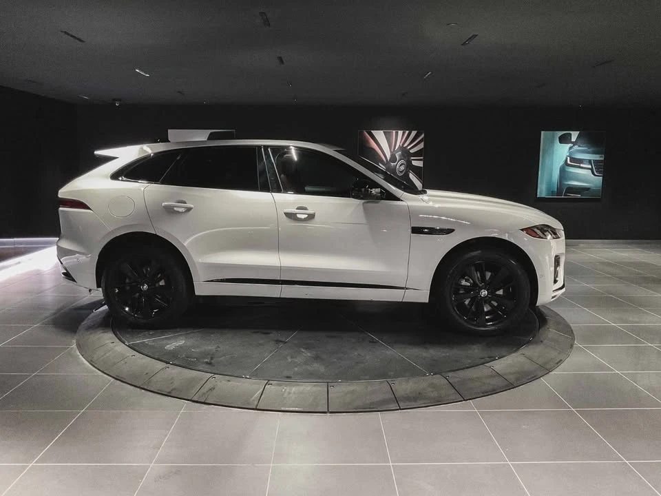 2025 Jaguar F-Pace - Image 4 of 19