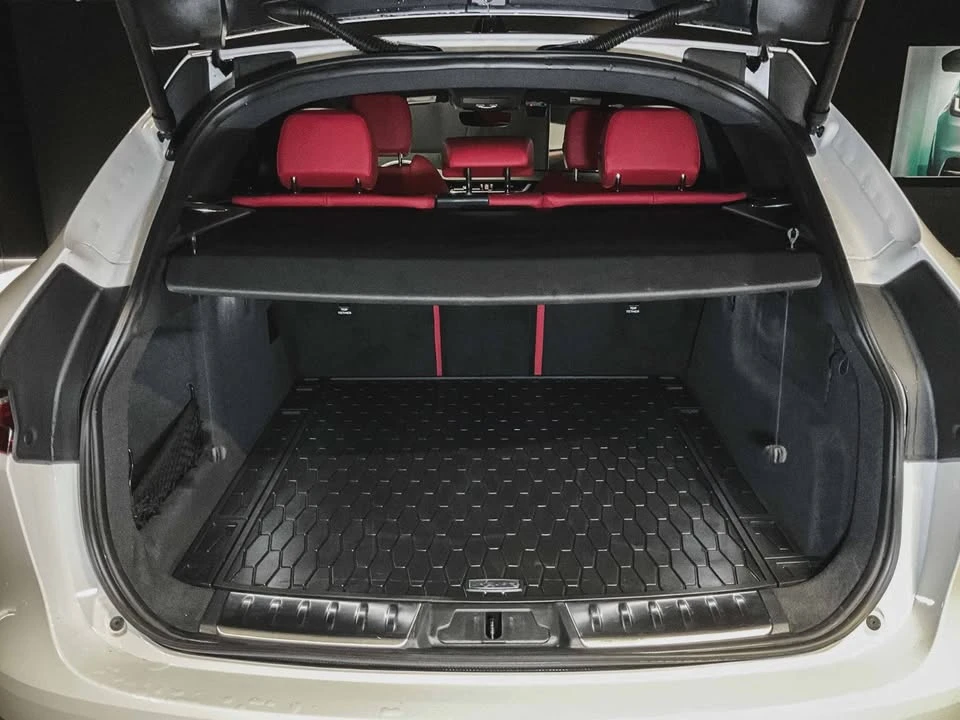 2025 Jaguar F-Pace - Image 17 of 19