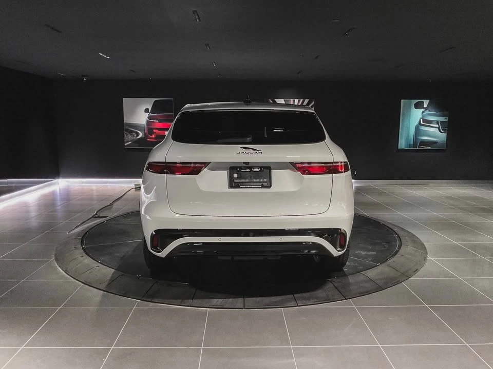 2025 Jaguar F-Pace - Image 2 of 19