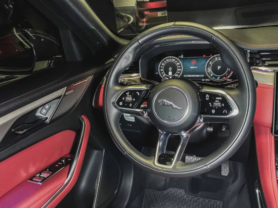 2025 Jaguar F-Pace - Image 11 of 19