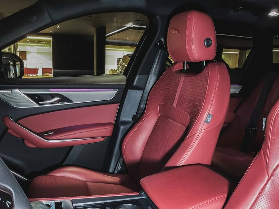 2025 Jaguar F-Pace - Image 10 of 19