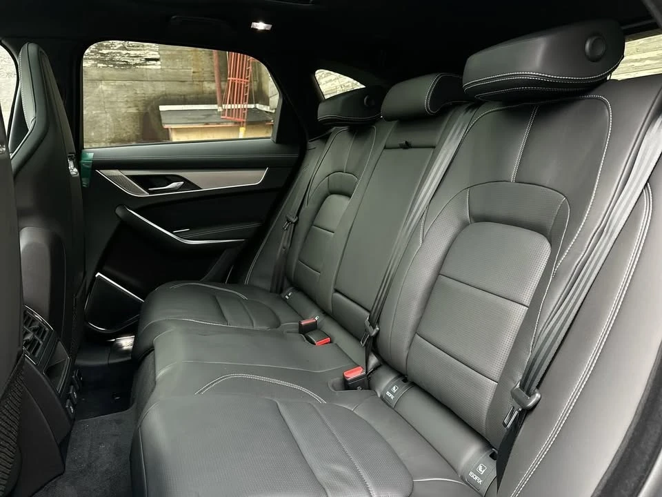 2025 Jaguar F-Pace - Image 18 of 18