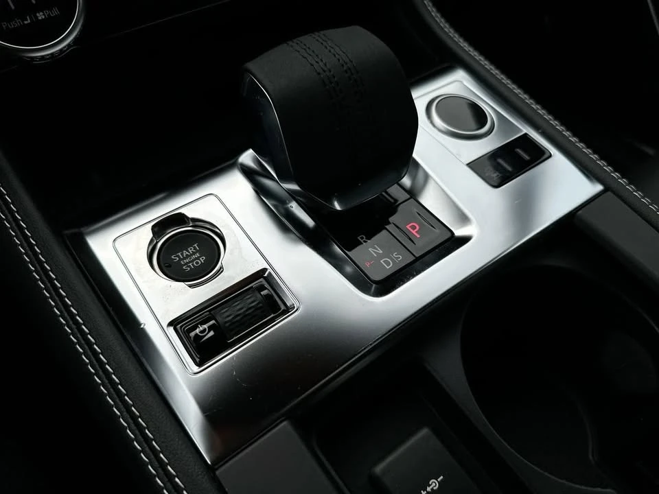 2025 Jaguar F-Pace - Image 16 of 19