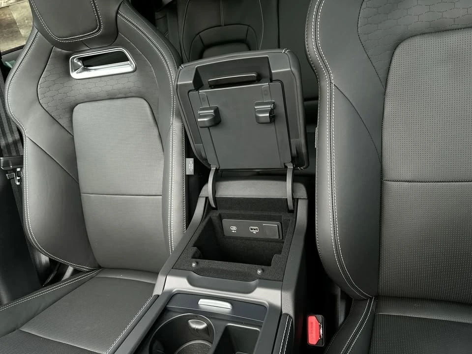 2025 Jaguar F-Pace - Image 16 of 18