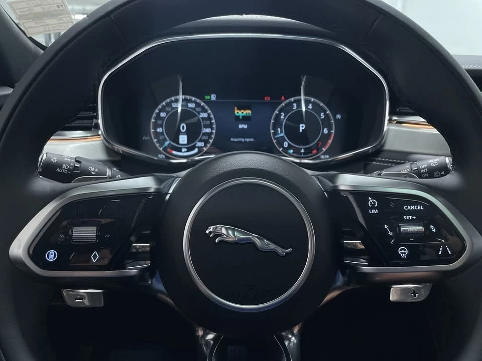 2025 Jaguar F-Pace - Image 13 of 20