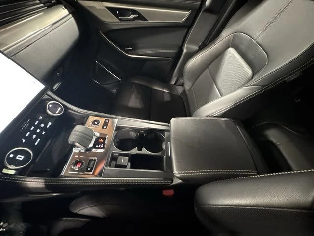 2025 Jaguar F-Pace - Image 15 of 19