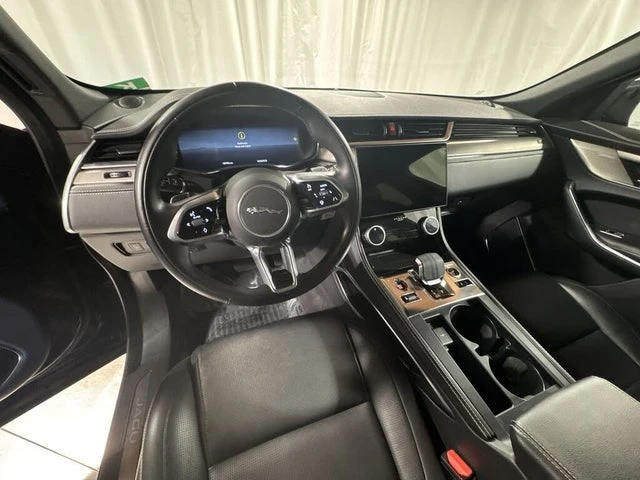 2025 Jaguar F-Pace - Image 5 of 19