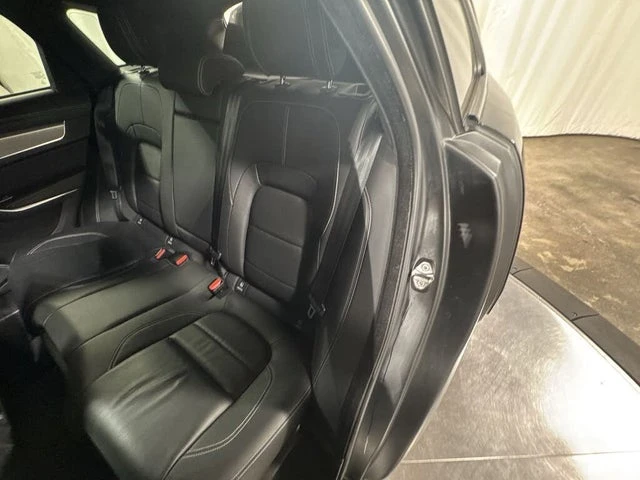 2025 Jaguar F-Pace - Image 17 of 19