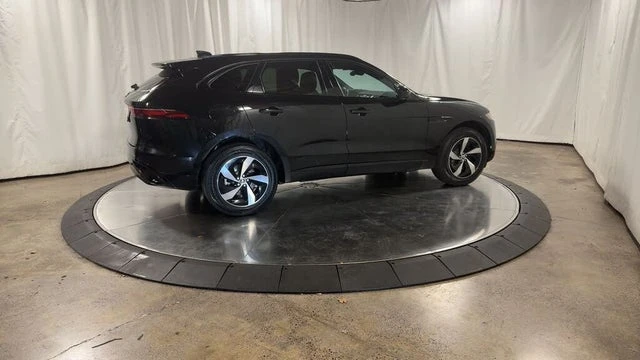 2025 Jaguar F-Pace - Image 2 of 19