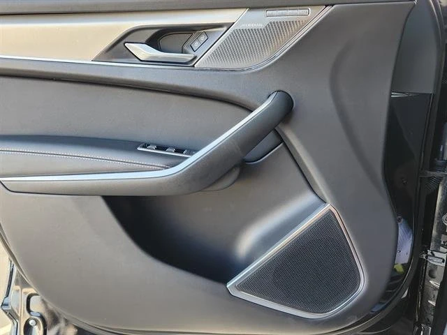 2025 Jaguar F-Pace - Image 16 of 17