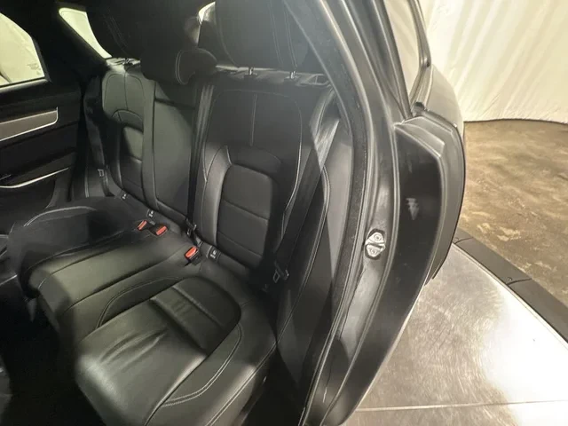 2025 Jaguar F-Pace - Image 5 of 19