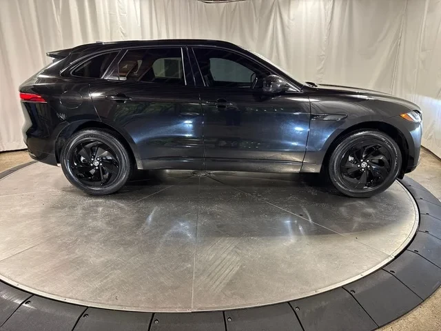 2025 Jaguar F-Pace - Image 2 of 19