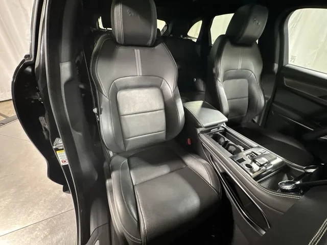 2025 Jaguar F-Pace - Image 17 of 19
