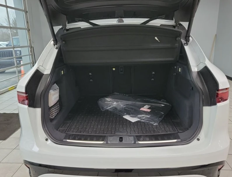 2025 Jaguar F-Pace - Image 6 of 12