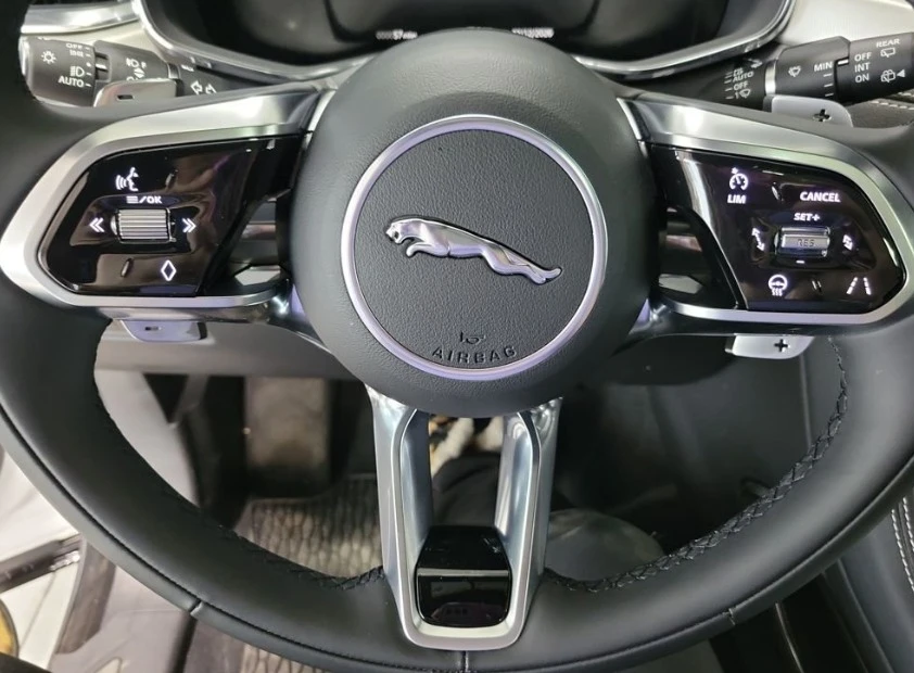 2025 Jaguar F-Pace - Image 12 of 12