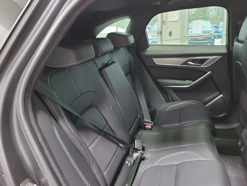 2025 Jaguar F-Pace - Image 8 of 12