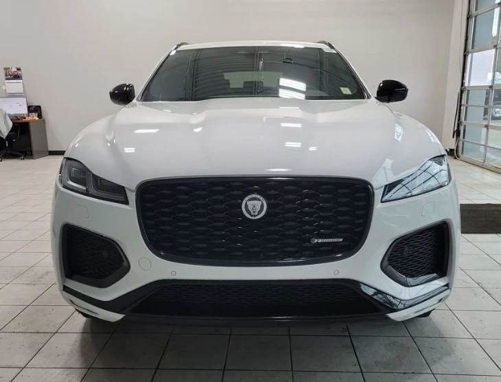 2025 Jaguar F-Pace - Image 2 of 12