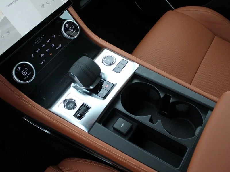 2025 Jaguar F-Pace - Image 13 of 17