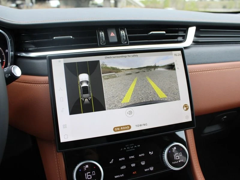 2025 Jaguar F-Pace - Image 14 of 17