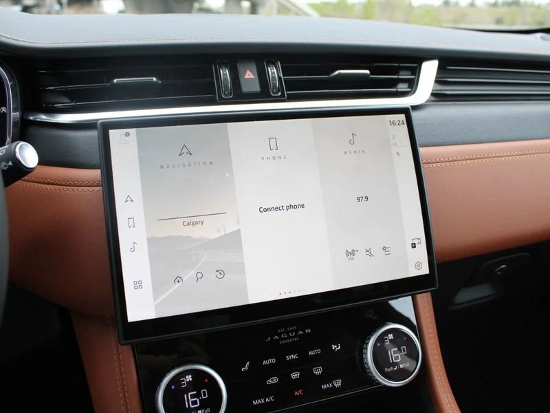 2025 Jaguar F-Pace - Image 11 of 17