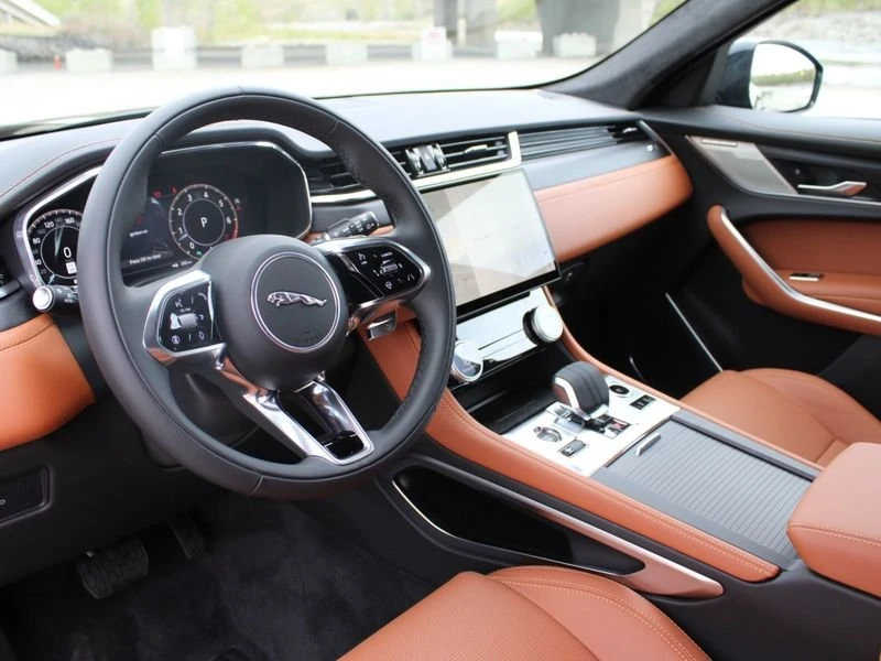 2025 Jaguar F-Pace - Image 5 of 17